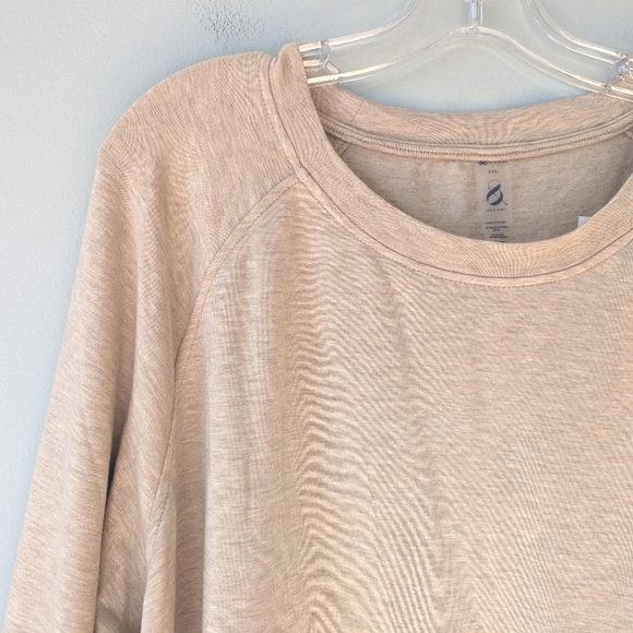 NWT Lou & Grey Cream Signature Soft Sweatshirt Casual Athleisure Pullover - Picture 7 of 9